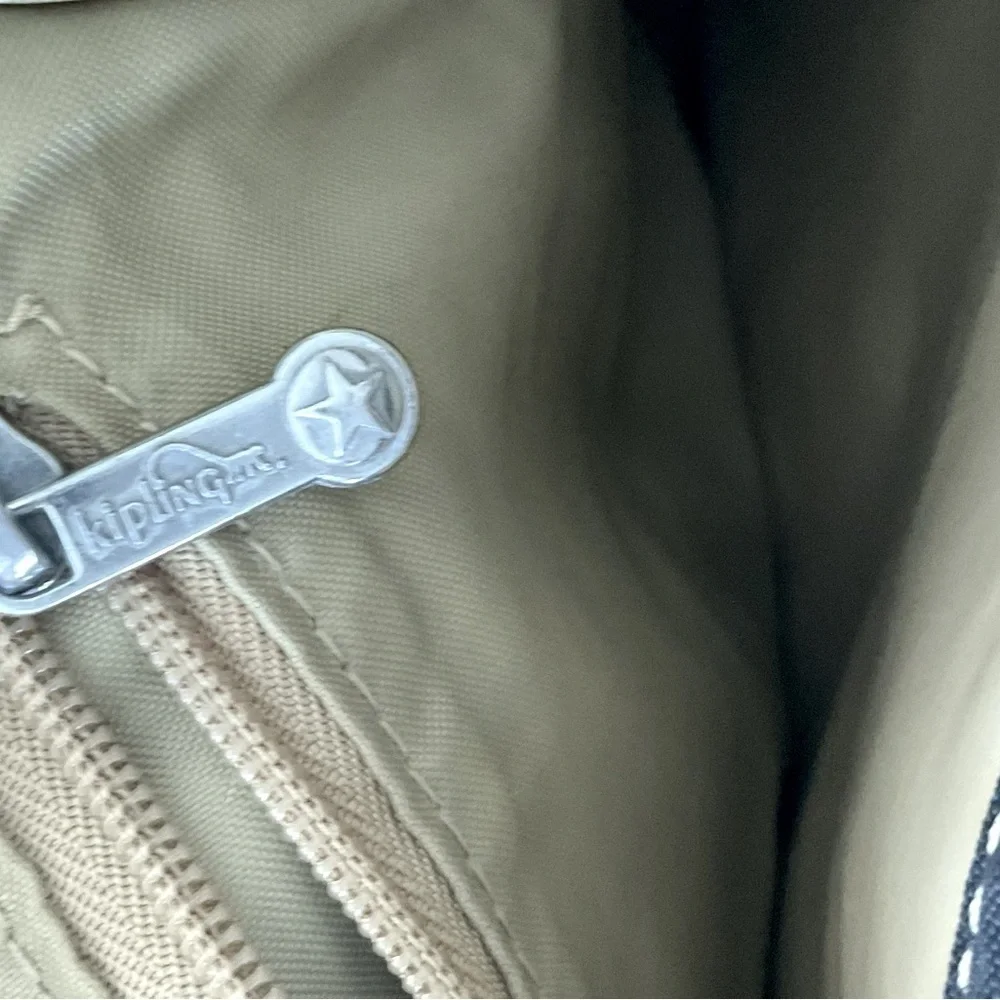 Kipling black expandable